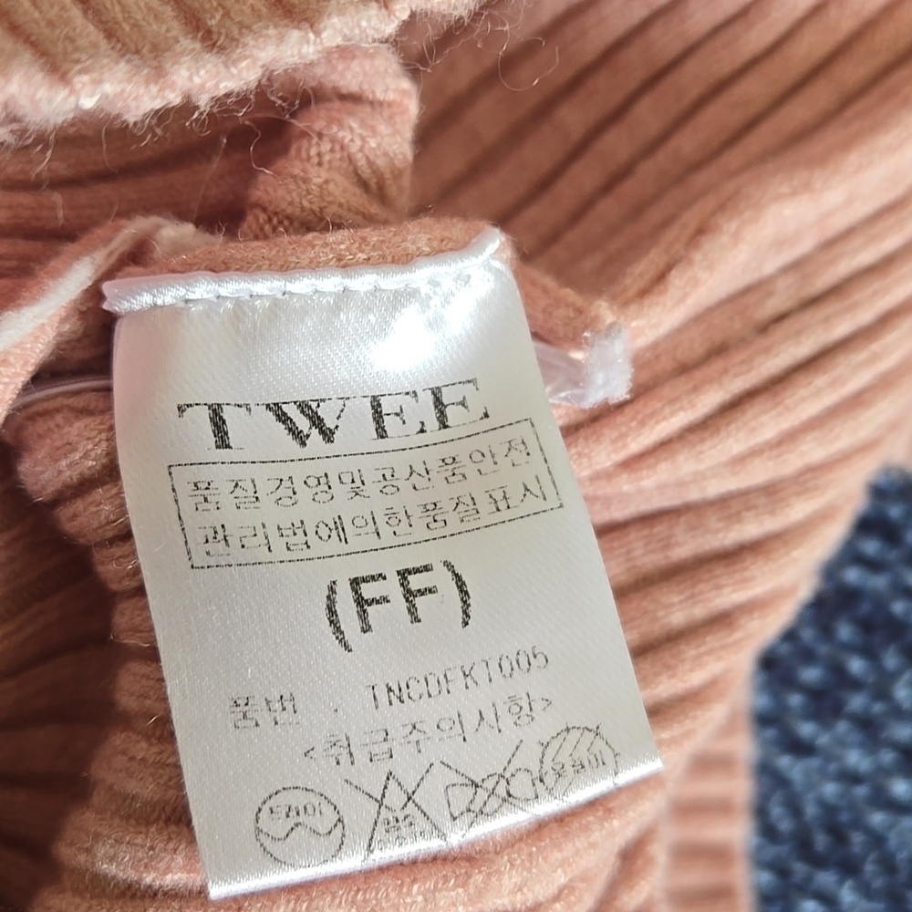TWEE Pink Ribbed Collared Ruched Sweater Top - Picture 7 of 7